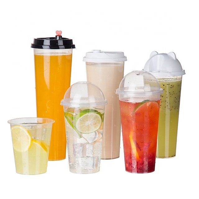 La bevanda fredda porta via la tazza di plastica eliminabile della bolla chiara per il tè del latte della frutta