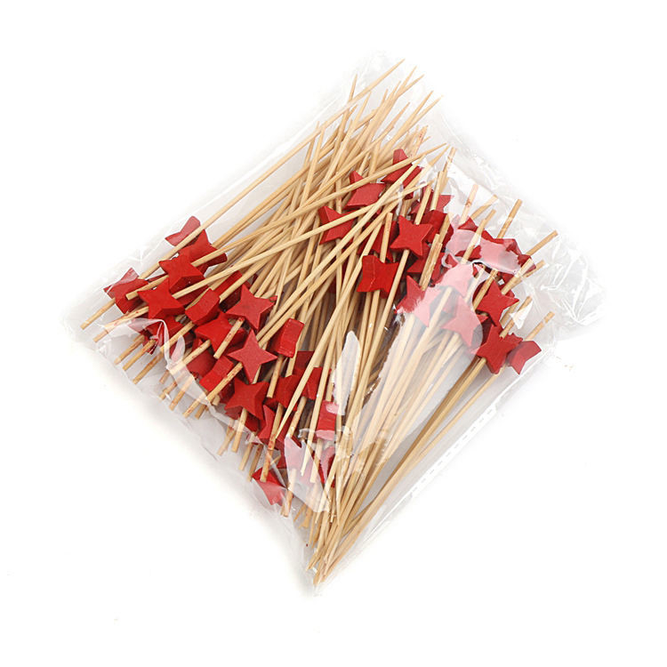 Gli spiedi di bambù lunghi degli accessori del barbecue attaccano gli stuzzicadenti di bambù dell'aperitivo dei bastoni