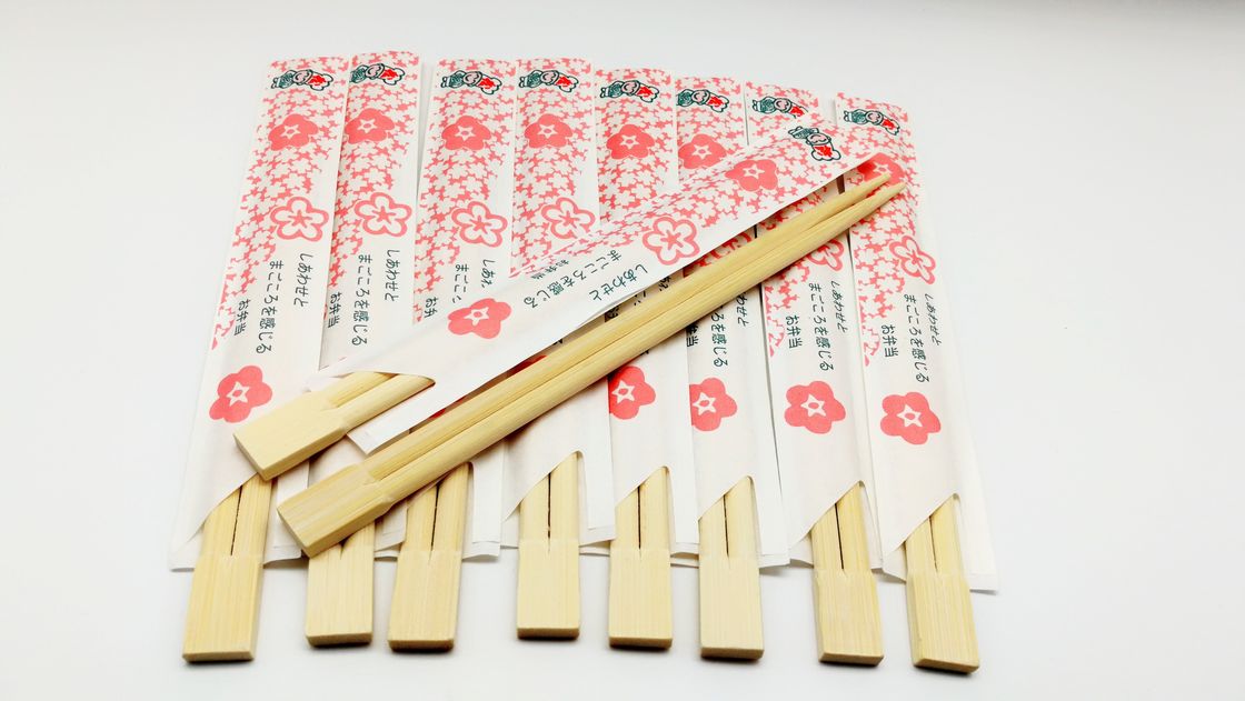 Il rifornimento diretto dalla base GEMELLA i bastoncini di bambù di Dispossiable con la metà imballata con carte per alimento cinese